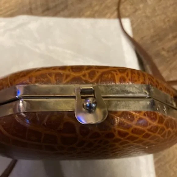 Sorpresa Vintage Octagon Crocodile Canteen Crossbody Bag/ Brown Leather Brass - Picture 2 of 5